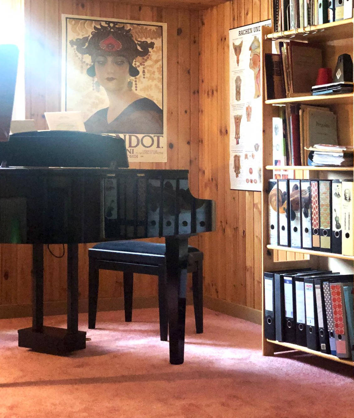 Der Unterrichtsraum mit Yamaha Flügel